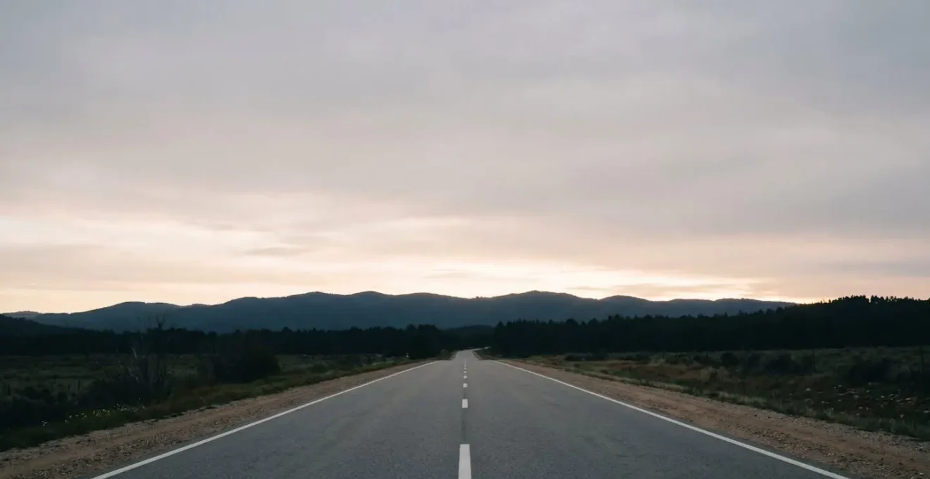 Une route menant à une frontière nationale symbolisant l'interdiction de circuler en apprentissage hors de France